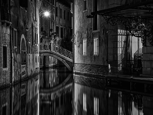 Sotoportego Cristoforo from Fondamente de la Fenice